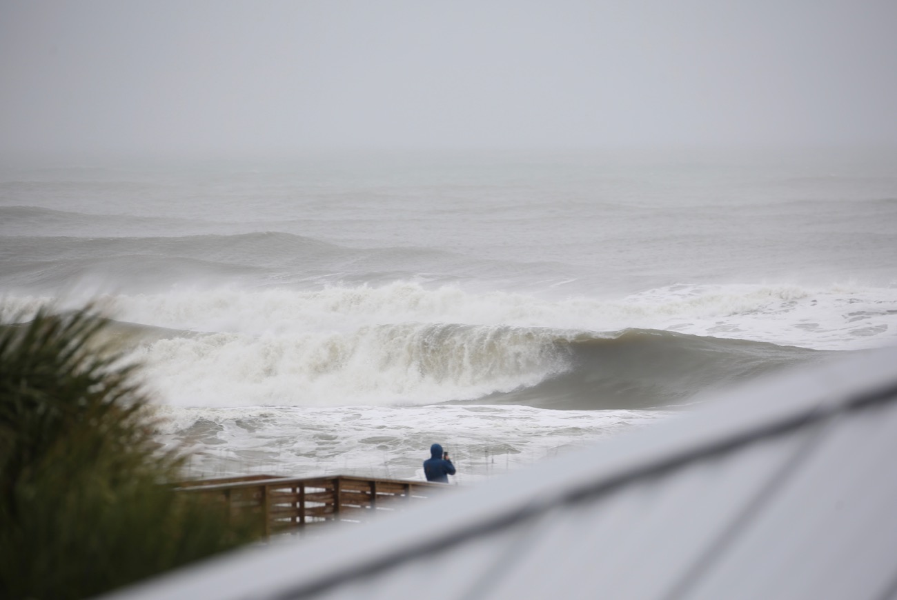 Sunday 12/17/23 Mid Day - Surf Station Surf Report